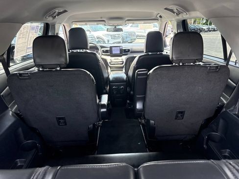 Used 2022 Ford Explorer XLT w/ Equipment Group 202A AWD/4WD image 13