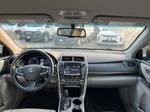 Used 2017 Toyota Camry XLE w/ Convenience Package FWD image 9