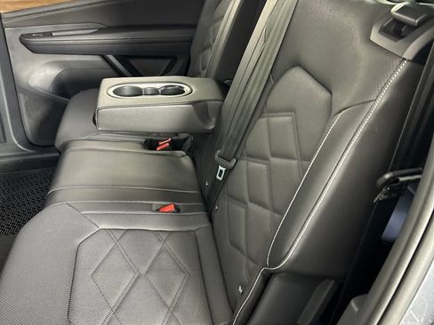 Used 2024 Volkswagen Atlas SE FWD image 16