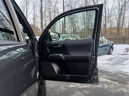 Used 2021 Toyota Tacoma TRD Sport image 34