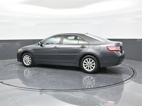 Used 2011 Toyota Camry XLE image 4