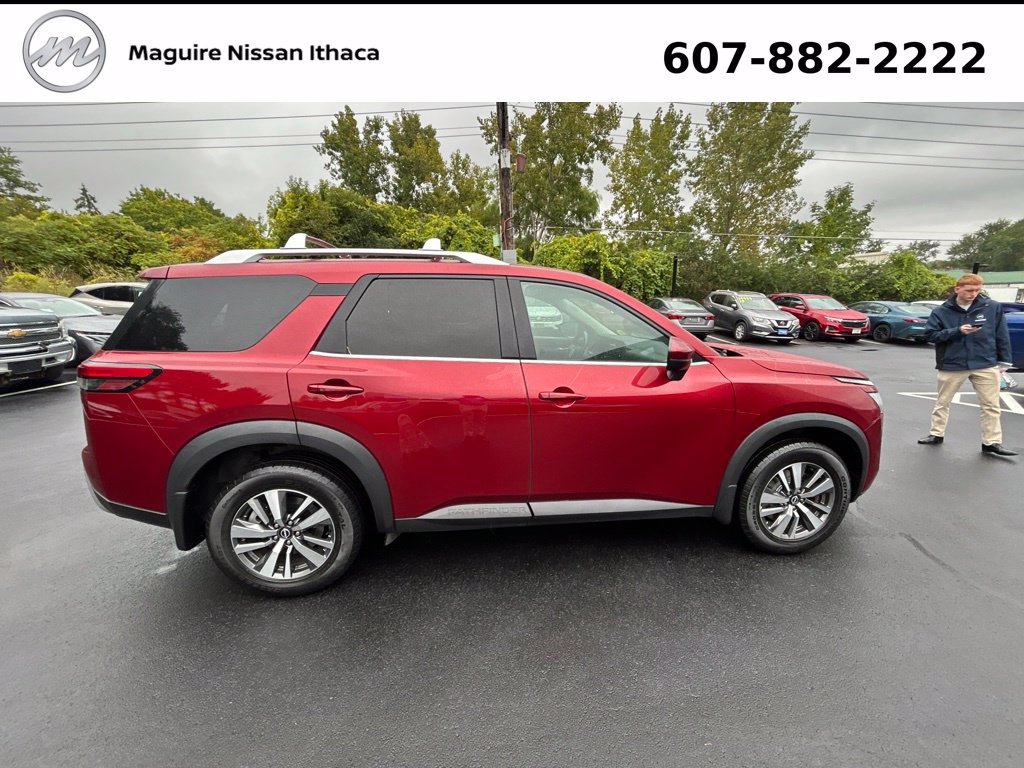 Used 2023 Nissan Pathfinder SL w/ Black Appearance Package AWD/4WD image 5