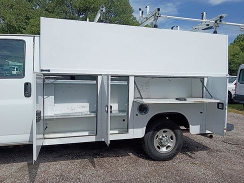 Used 2023 Chevrolet Express 3500 w/ Power Convenience Package RWD image 9