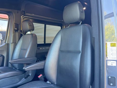 Used 2021 Mercedes-Benz Sprinter 2500 w/ Comfort Plus Package image 37