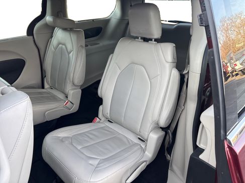 Used 2018 Chrysler Pacifica Touring-L Plus w/ Advanced Safetytec Group image 10