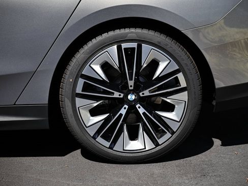 Used 2026 BMW 530i w/ Premium Package image 14