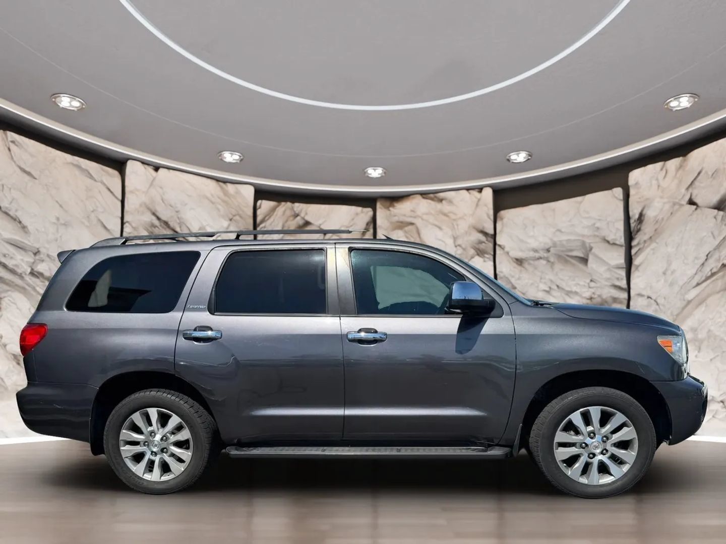 Used 2016 Toyota Sequoia Limited w/ Safety & Convenience Package AWD/4WD image 4