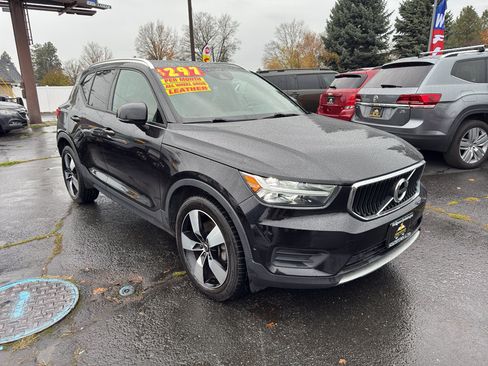 Used 2019 Volvo XC40 T5 Momentum image 7