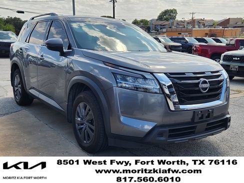 Used 2022 Nissan Pathfinder SV FWD image 1