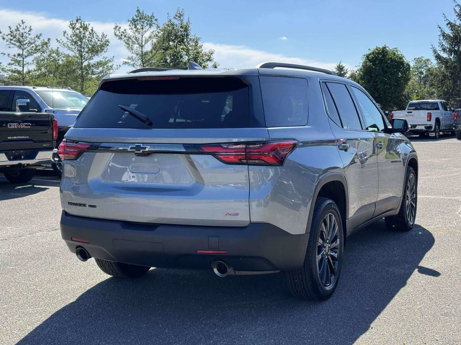 Used 2023 Chevrolet Traverse RS AWD/4WD image 3