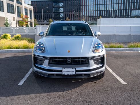 Certified 2026 Porsche Macan AWD/4WD image 6