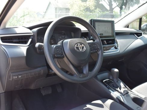 Used 2025 Toyota Corolla LE FWD image 9