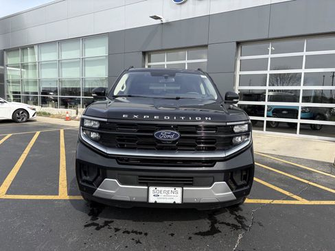 Used 2025 Ford Expedition Max Platinum image 2