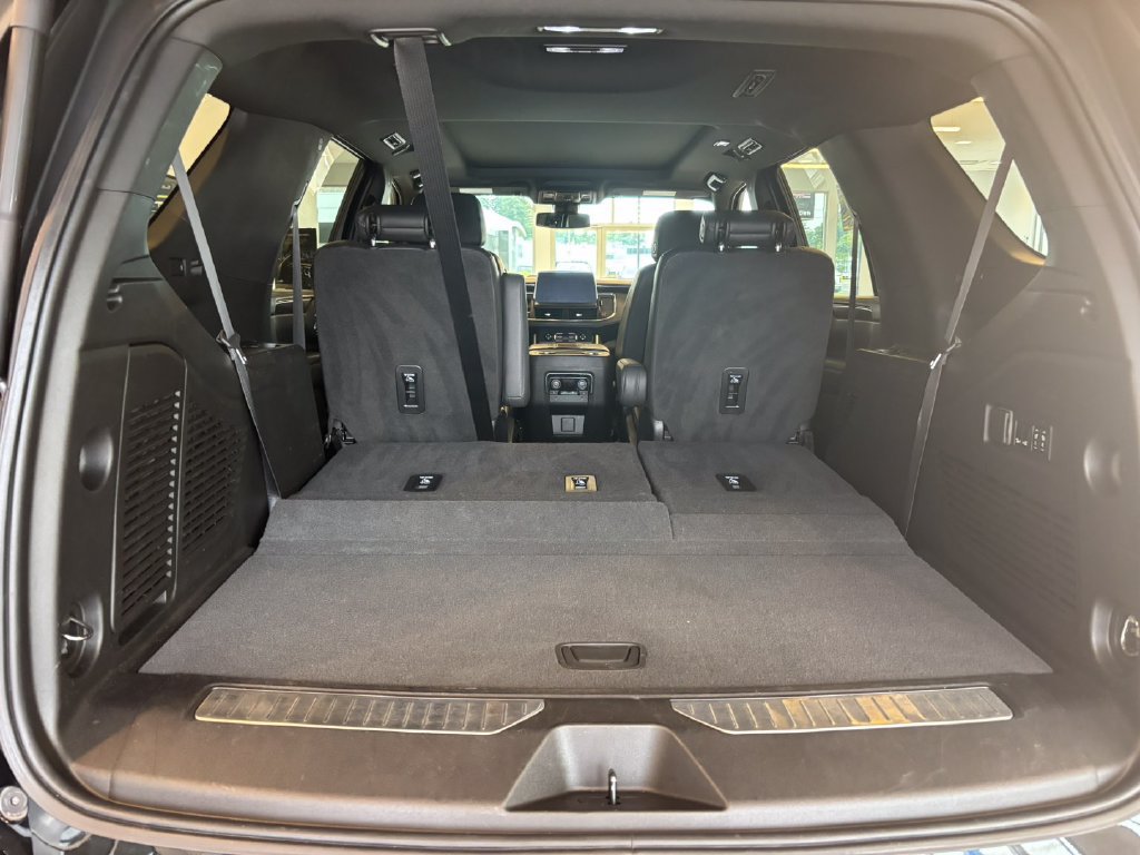 Used 2022 Chevrolet Tahoe Z71 w/ Luxury Package AWD/4WD image 30