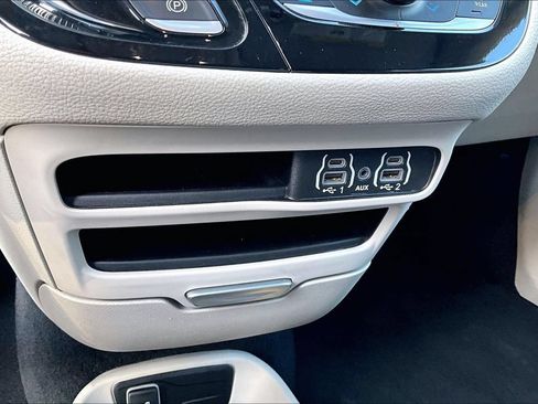 Used 2024 Chrysler Pacifica Limited FWD image 27