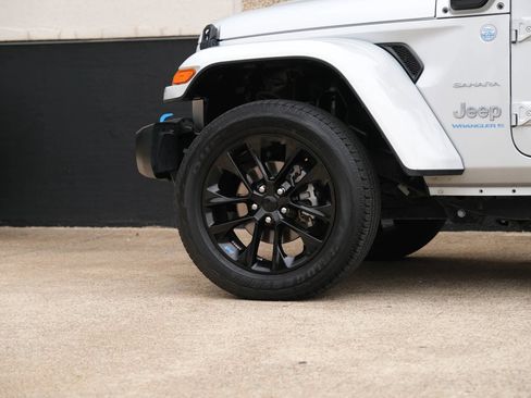 Used 2023 Jeep Wrangler Unlimited Sahara AWD/4WD image 9