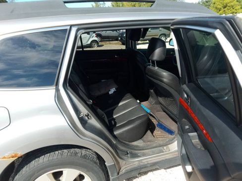 Used 2010 Subaru Outback 2.5i Limited AWD/4WD image 25