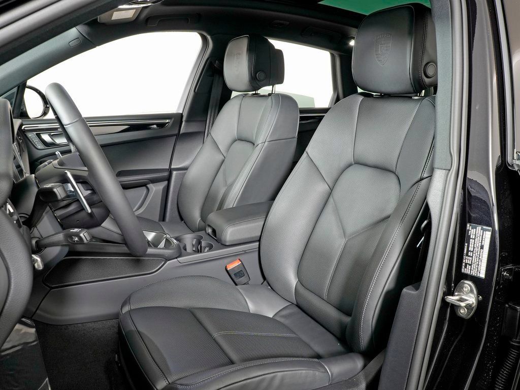 Certified 2026 Porsche Macan S AWD/4WD image 5