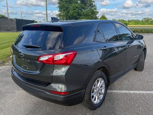 Used 2019 Chevrolet Equinox LS w/ LS Convenience Package FWD image 4