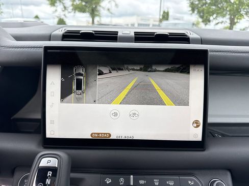 New 2025 Land Rover Defender 130 X-Dynamic SE image 31