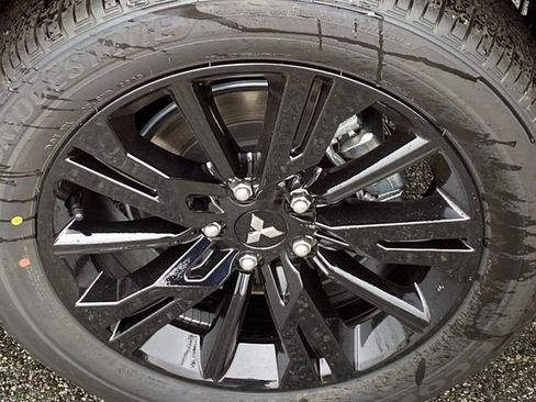 New 2026 Mitsubishi Eclipse Cross LE image 6