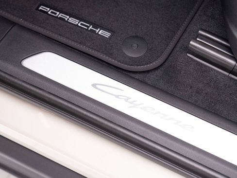 New 2026 Porsche Cayenne image 14