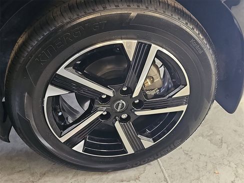 New 2025 Nissan Sentra SV w/ Trunk Package image 32