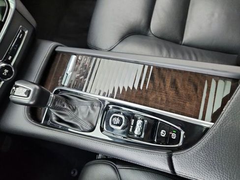 Used 2019 Volvo S90 T5 Momentum image 33