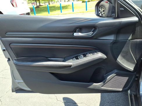 Used 2020 Nissan Altima 2.5 SR w/ Premium Package FWD image 8