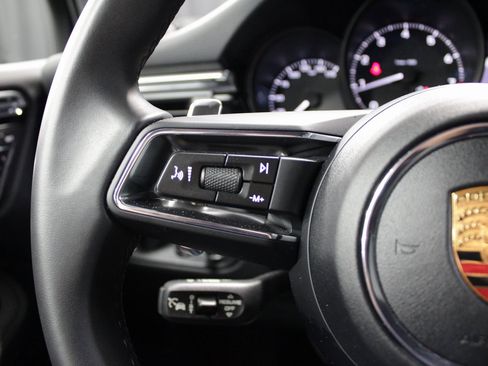 Used 2025 Porsche Macan image 27