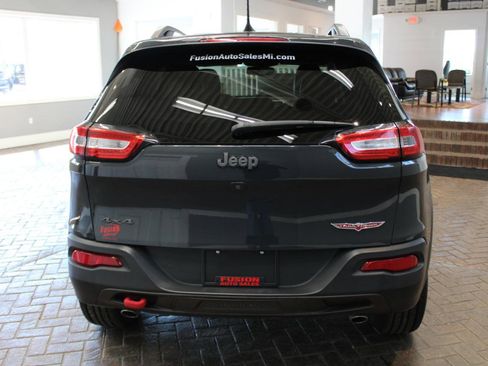 Used 2017 Jeep Cherokee Trailhawk w/ Comfort/Convenience Group AWD/4WD image 6