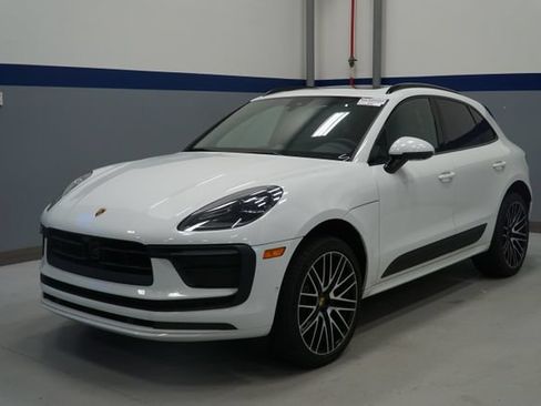 Certified 2026 Porsche Macan Turbo AWD/4WD image 1