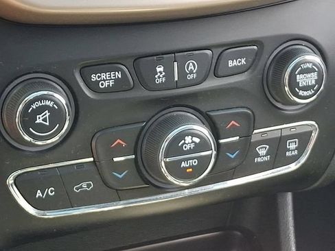 Used 2016 Jeep Cherokee Limited AWD/4WD image 15