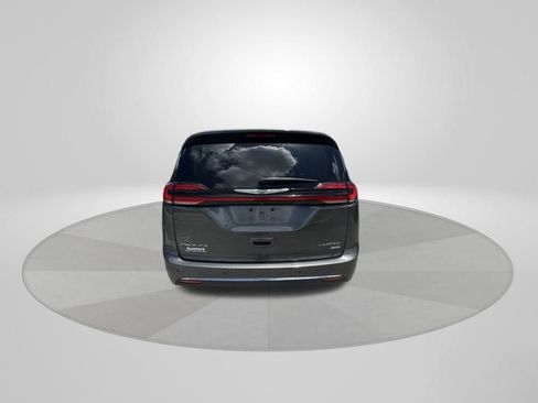 Used 2021 Chrysler Pacifica Limited AWD/4WD image 6