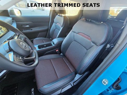 Used 2025 Nissan Kicks SR w/ Illumination Package image 6