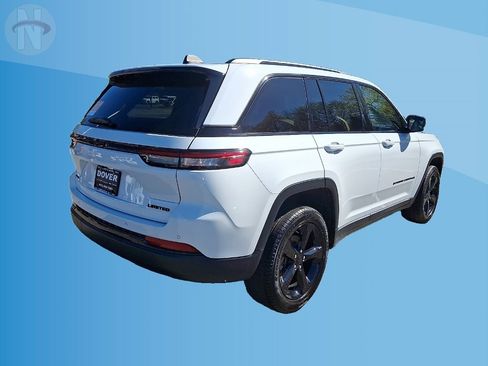 Certified 2025 Jeep Grand Cherokee Limited w/ Black Appearance Package AWD/4WD image 17