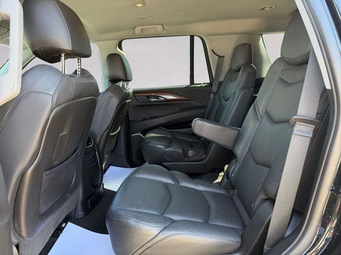 Used 2020 Cadillac Escalade 2WD image 13