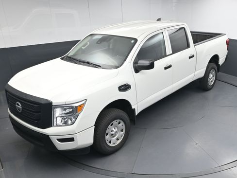 Used 2022 Nissan Titan S image 31