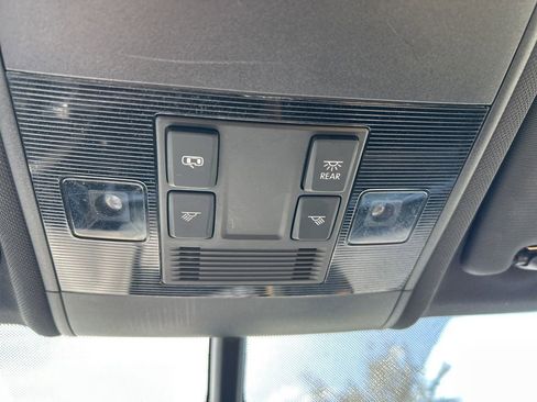 Certified 2022 Volkswagen Atlas Cross Sport SE image 33