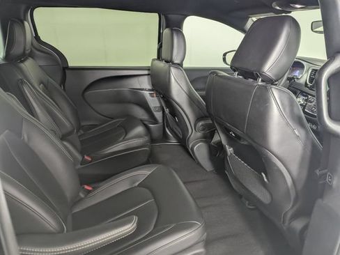 Used 2024 Chrysler Pacifica Limited FWD image 26