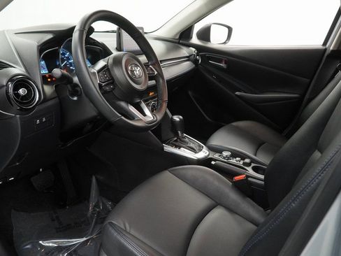 Used 2020 Toyota Yaris XLE image 18