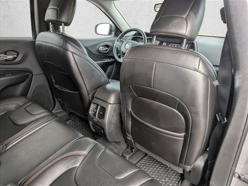 Used 2019 Jeep Cherokee Trailhawk w/ Comfort/Convenience Group image 30