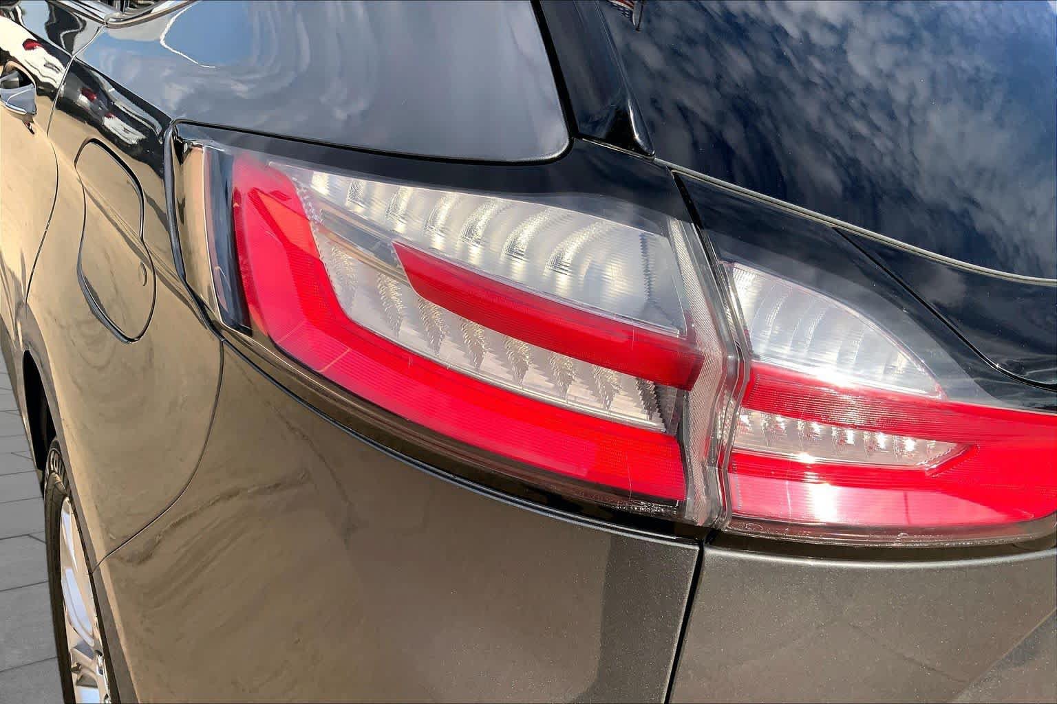 Used 2023 Ford Edge Titanium AWD/4WD image 27