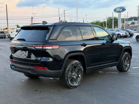 Used 2024 Jeep Grand Cherokee Trailhawk w/ Advanced Protech Group II AWD/4WD image 4