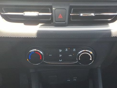 Used 2025 Chevrolet TrailBlazer LS AWD/4WD image 16