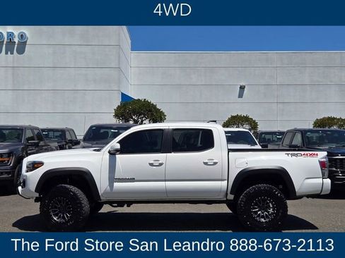 Used 2021 Toyota Tacoma TRD Off-Road w/ Technology Package AWD/4WD image 5