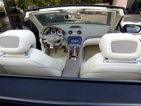Used 2009 Mercedes-Benz SL 550 w/ Premium I Pkg image 19