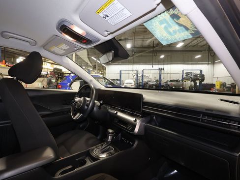 Used 2025 Hyundai Kona SEL image 27