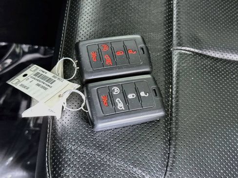 Used 2023 Jeep Grand Cherokee Overland AWD/4WD image 37
