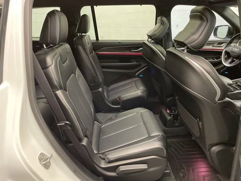 Used 2021 Jeep Grand Cherokee L Overland w/ Luxury Tech Group IV AWD/4WD image 30